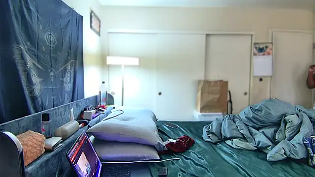 Snapshot of Yagurl__west chatting on 01-25-25, 09:35 Yagurl west online show from 01-25-25, 09:35