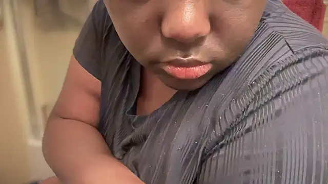 Snapshot of Yagurl__west chatting on 01-28-25, 04:30 Yagurl west online show from 01-28-25, 04:30