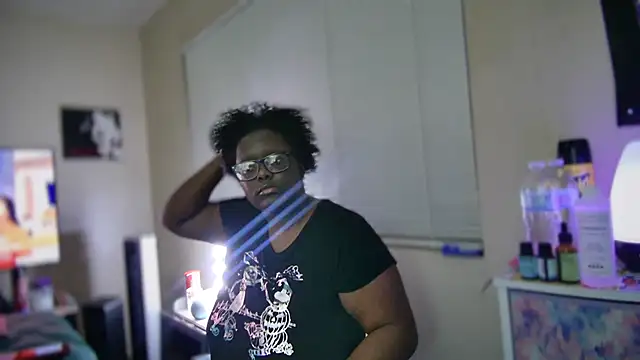 Snapshot of Yagurl__west chatting on 02-03-25, 01:52 Yagurl west online show from 02-03-25, 01:52