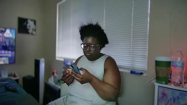 Snapshot of Yagurl__west chatting on 02-06-25, 10:21 Yagurl west online show from 02-06-25, 10:21