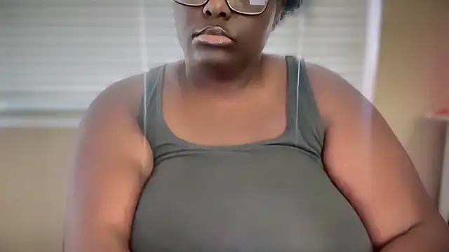 Snapshot of Yagurl__west chatting on 02-09-25, 12:06 Yagurl west online show from 02-09-25, 12:06