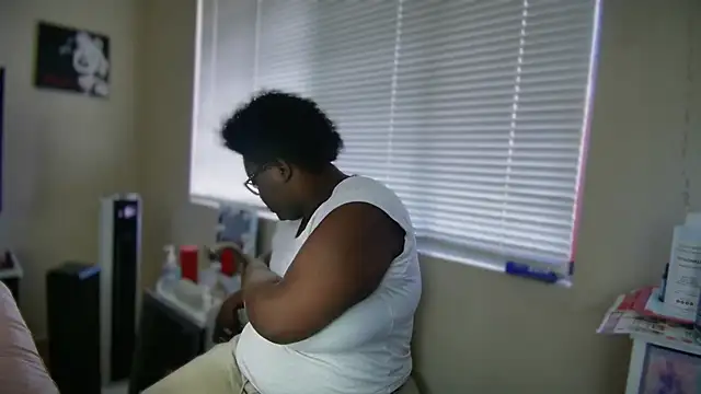 Snapshot of Yagurl__west chatting on 03-01-25, 12:50 Yagurl west online show from 03-01-25, 12:50