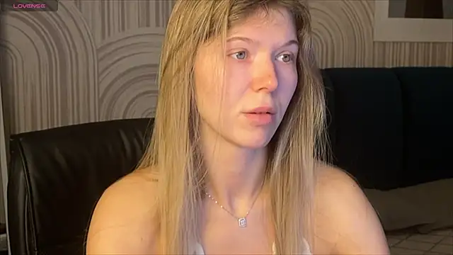 Snapshot of viviann_evans chatting on 10-24-25, 01:03 viviann evans online show from 10-24-25, 01:03