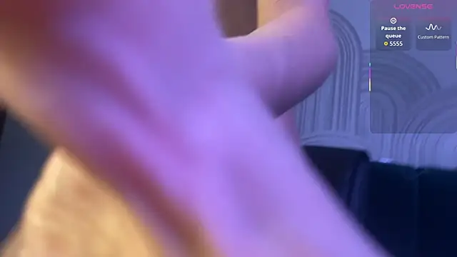 Snapshot of viviann_evans chatting on 11-18-25, 01:22 viviann evans online show from 11-18-25, 01:22