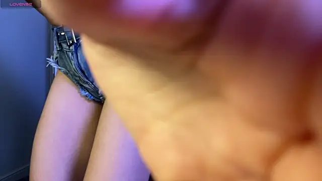 Snapshot of viviann_evans chatting on 12-02-25, 01:22 viviann evans online show from 12-02-25, 01:22