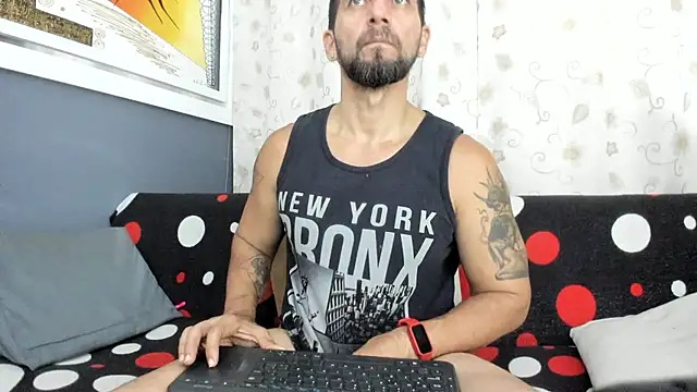 Snapshot of JULESLAKES chatting on 10-30-25, 02:51 JULESLAKES online show from 10-30-25, 02:51