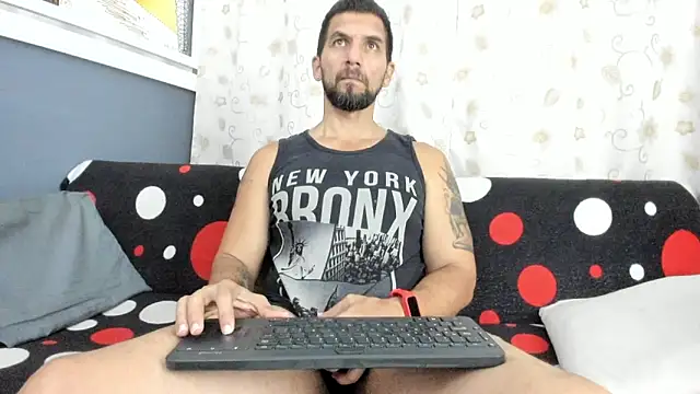 Snapshot of JULESLAKES chatting on 10-31-25, 04:08 JULESLAKES online show from 10-31-25, 04:08