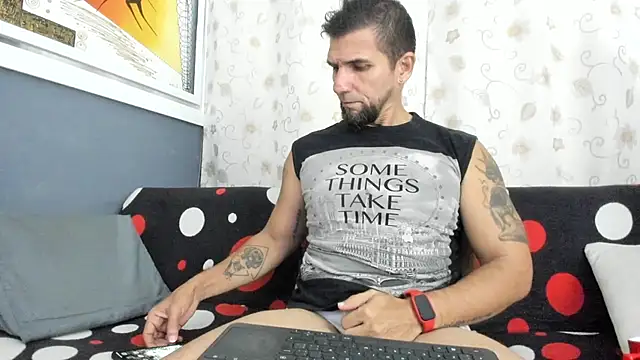 Snapshot of JULESLAKES chatting on 11-18-25, 08:13 JULESLAKES online show from 11-18-25, 08:13