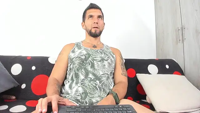 Snapshot of JULESLAKES chatting on 12-02-25, 02:17 JULESLAKES online show from 12-02-25, 02:17