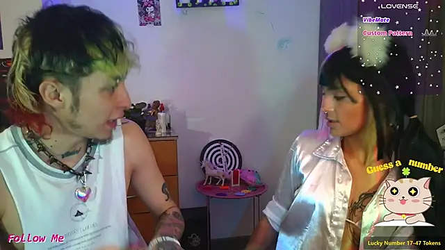 Snapshot of badeyes_crazygoat chatting on 11-15-25, 06:37 badeyes crazygoat online show from 11-15-25, 06:37