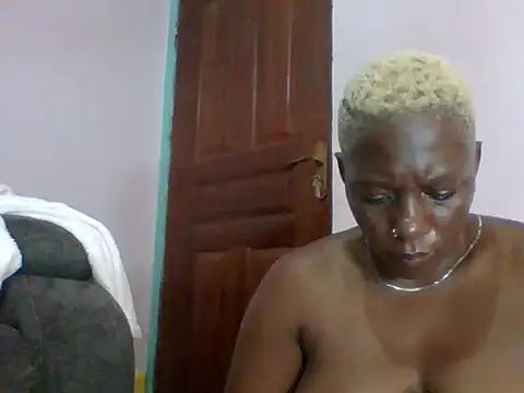 Snapshot of Poisonous_Ivy chatting on 12-12-24, 11:50 Poisonous Ivy online show from 12-12-24, 11:50