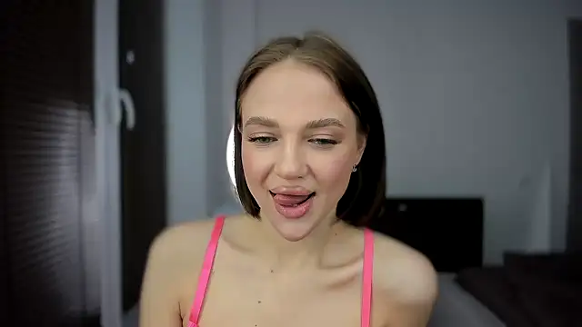 Snapshot of sarahphyllis chatting on 01-07-25, 05:53 sarahphyllis online show from 01-07-25, 05:53