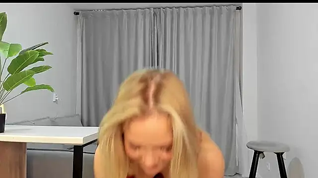 Snapshot of sarahphyllis chatting on 10-03-25, 08:06 sarahphyllis online show from 10-03-25, 08:06