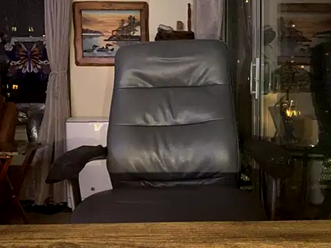 Snapshot of ThickDick_Daddy chatting on 10-23-25, 05:18 ThickDick Daddy online show from 10-23-25, 05:18