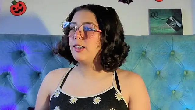 Paola Lyon  online show from 11-12-25, 06:08