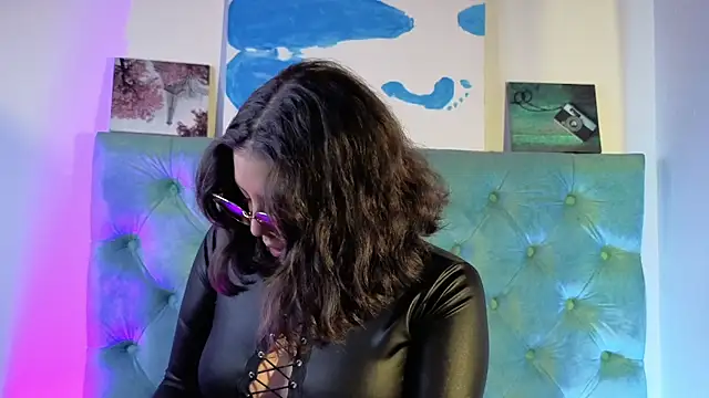 Paola Lyon  online show from 01-15-26, 06:44