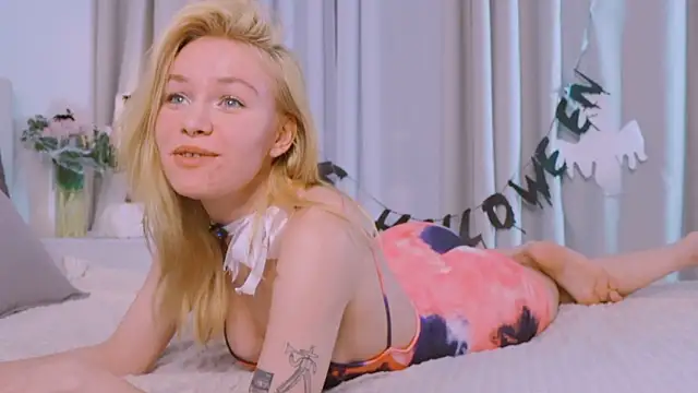 Snapshot of FapClubFamm chatting on 10-30-25, 04:19 FapClubFamm online show from 10-30-25, 04:19