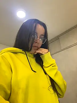 Snapshot of ana_ev chatting on 11-29-25, 12:46 ana ev online show from 11-29-25, 12:46