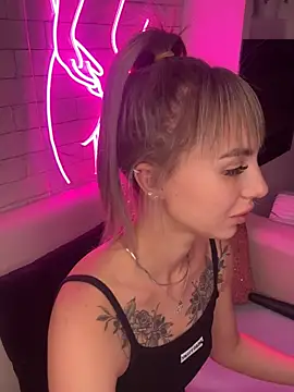 MiaMinx online show from 12-29-24, 10:25