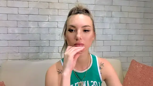 MiaMinx online show from 02-07-25, 04:37