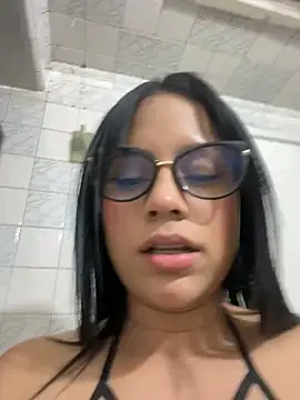 pamela anderson  online show from 02-05-25, 10:08