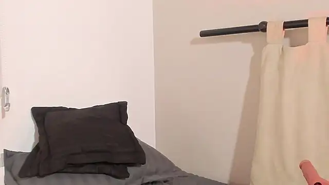 pamela anderson  online show from 02-19-25, 06:55