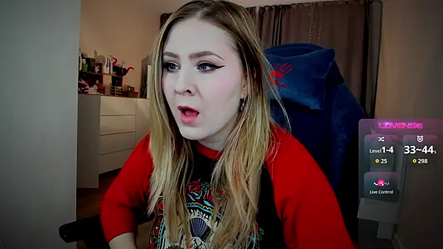 Olivia Munk online show from 10-23-25, 03:39