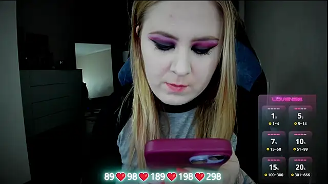 Olivia Munk online show from 11-14-25, 04:44