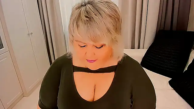 Snapshot of BIGTITSBBW chatting on 10-17-25, 06:27 BIGTITSBBW online show from 10-17-25, 06:27