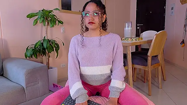 DAHLIA BROWNIE online show from 04-23-26, 08:44