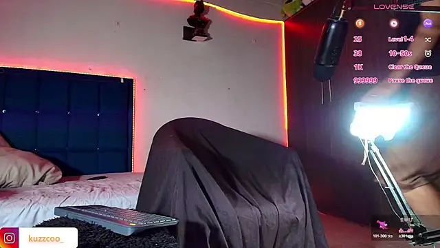 kuzzcoo online show from 10-24-25, 11:23