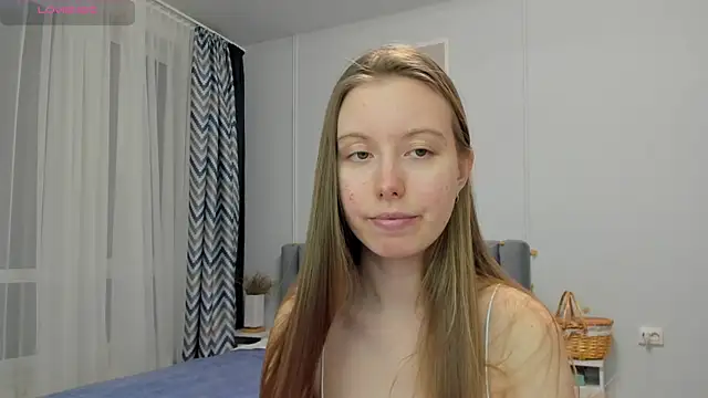 Snapshot of Peggy_Beauty chatting on 02-13-25, 09:06 Peggy Beauty online show from 02-13-25, 09:06