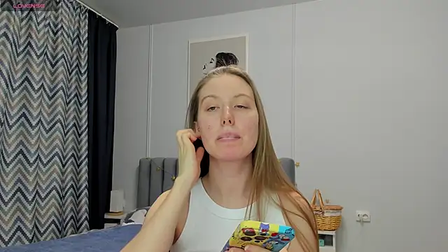 Snapshot of Peggy_Beauty chatting on 02-21-25, 02:28 Peggy Beauty online show from 02-21-25, 02:28