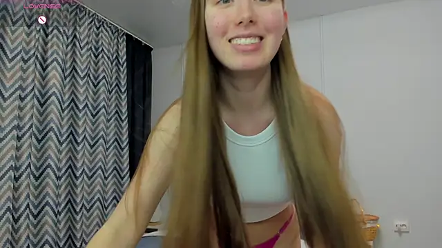 Snapshot of Peggy_Beauty chatting on 03-10-25, 01:12 Peggy Beauty online show from 03-10-25, 01:12