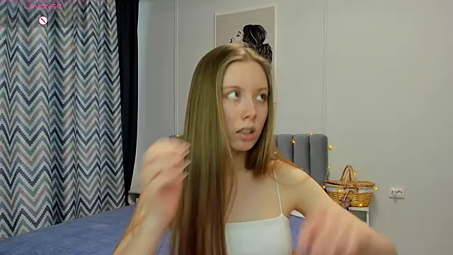 Snapshot of Peggy_Beauty chatting on 03-19-25, 09:17 Peggy Beauty online show from 03-19-25, 09:17