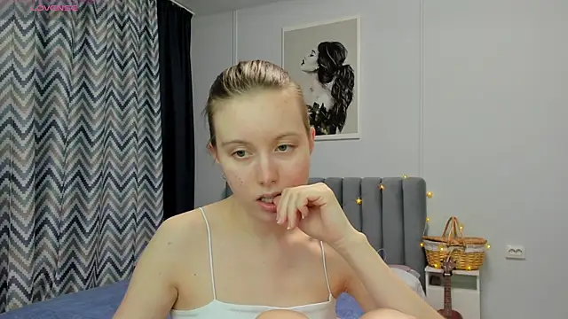 Snapshot of Peggy_Beauty chatting on 03-19-25, 06:01 Peggy Beauty online show from 03-19-25, 06:01