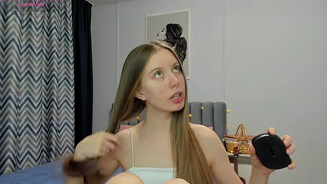 Snapshot of Peggy_Beauty chatting on 03-20-25, 05:15 Peggy Beauty online show from 03-20-25, 05:15