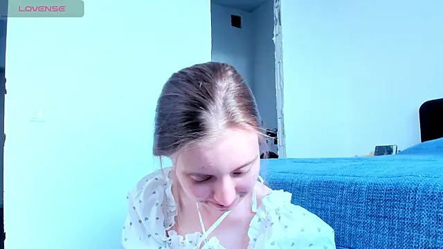 Snapshot of Peggy_Beauty chatting on 05-20-26, 01:06 Peggy Beauty online show from 05-20-26, 01:06