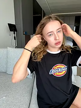 Nura n Sarah online show from 10-12-25, 04:00