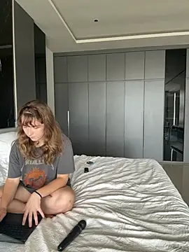 Nura n Sarah online show from 11-28-25, 05:10