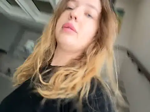 Nura n Sarah online show from 12-18-25, 05:46