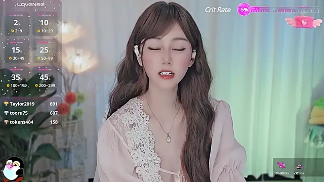 Snapshot of Aimee-520 chatting on 03-18-25, 12:58 Aimee-520 online show from 03-18-25, 12:58