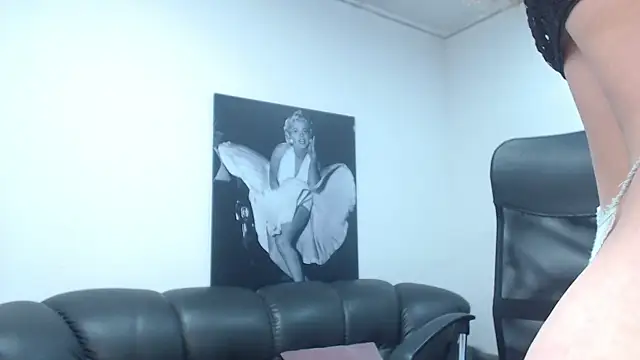 Snapshot of camilleDiaz16 chatting on 12-16-25, 08:25 camilleDiaz16 online show from 12-16-25, 08:25