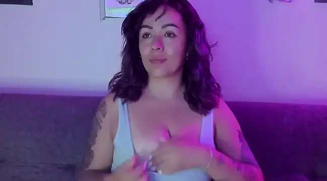 Snapshot of joan-star chatting on 01-28-25, 12:05 joan-star online show from 01-28-25, 12:05