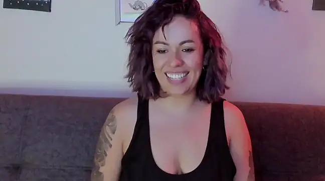 Snapshot of joan-star chatting on 02-16-25, 01:36 joan-star online show from 02-16-25, 01:36