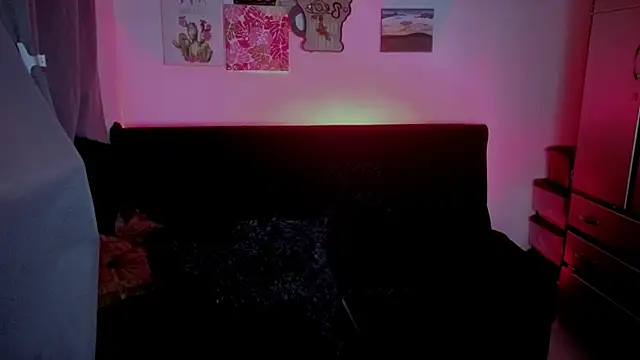 Snapshot of joan-star chatting on 12-04-25, 10:13 joan-star online show from 12-04-25, 10:13