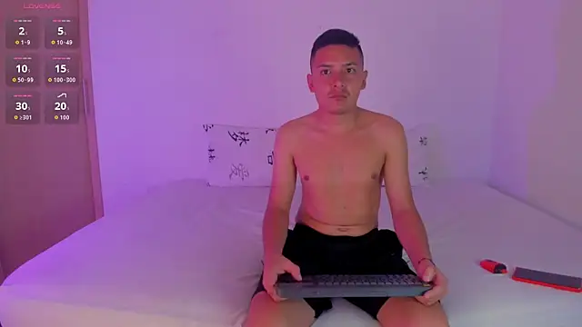 Snapshot of Lindsay_and_Dariksoon chatting on 11-05-25, 03:28 Lindsay and Dariksoon online show from 11-05-25, 03:28