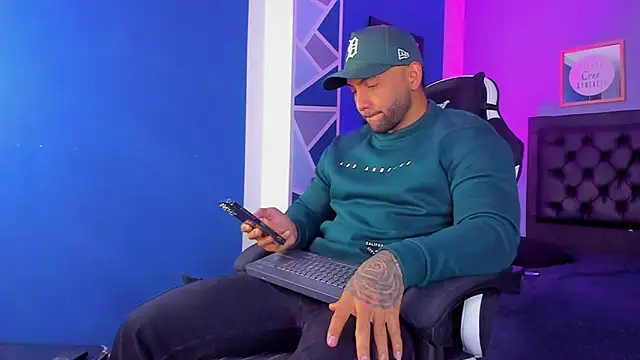 alex oficial online show from 11-24-25, 04:56