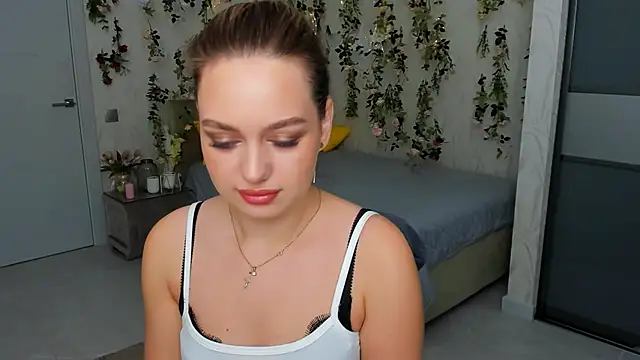 MiracleCurly online show from 09-28-25, 04:07