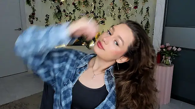 MiracleCurly online show from 04-11-26, 10:19